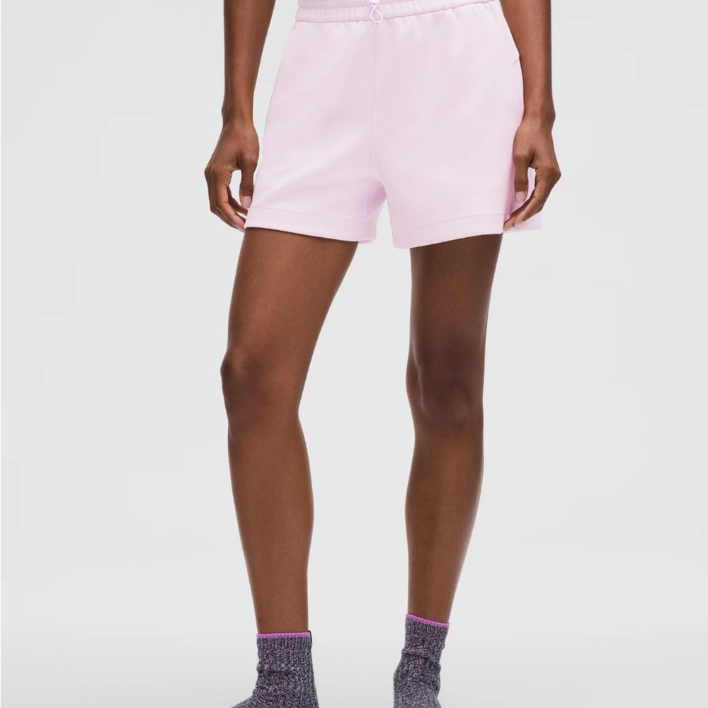 Lululemon Softstreme Women's Athletic Shorts 4” NWT